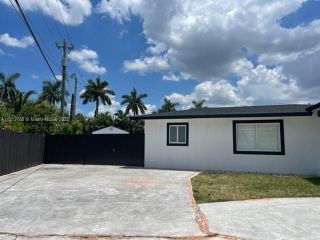 Foreclosed Home - 18485 NW 78TH AVE, 33015