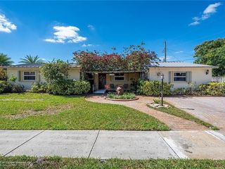 Foreclosed Home - 17930 NW 79TH CT, 33015