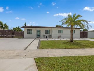 Foreclosed Home - 17927 NW 78TH PL, 33015