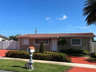 Foreclosed Home - 7871 NW 174TH TER, 33015