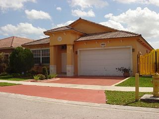 Foreclosed Home - 8812 NW 147TH LN, 33018
