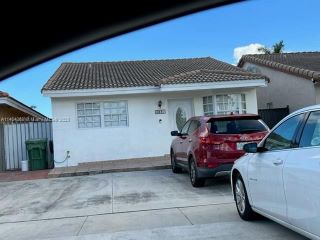Foreclosed Home - 8831 NW 114TH ST, 33018
