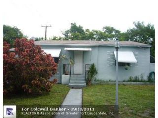 Foreclosed Home - 815 N 26TH AVE, 33020