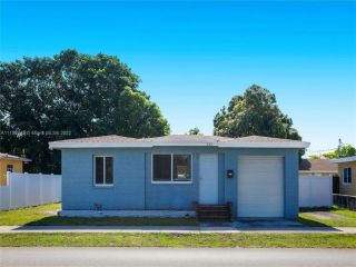 Foreclosed Home - 333 S 24TH AVE, 33020