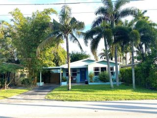 Foreclosed Home - 1540 ARTHUR ST, 33020