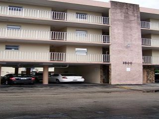 Foreclosed Home - 1600 TALLWOOD AVE APT 204, 33021