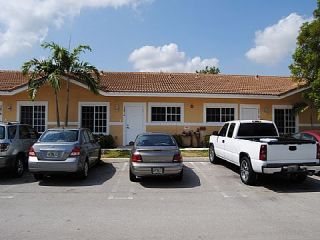 Foreclosed Home - 3876 SW 48TH AVE # A03, 33023