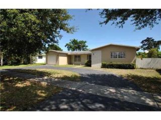 Foreclosed Home - 611 SW 70TH AVE, 33023