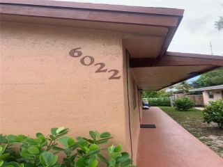 Foreclosed Home - 6022 SW 39TH ST, 33023