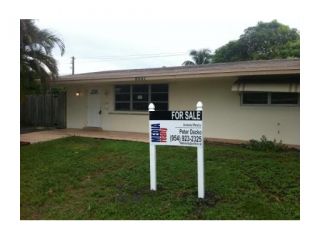 Foreclosed Home - 8551 NW 15TH CT, 33024