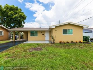 Foreclosed Home - 8111 NW 10TH ST, 33024