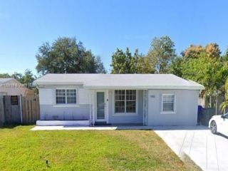 Foreclosed Home - 1900 N 62ND AVE, 33024