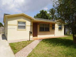 Foreclosed Home - 251 N 69TH WAY, 33024