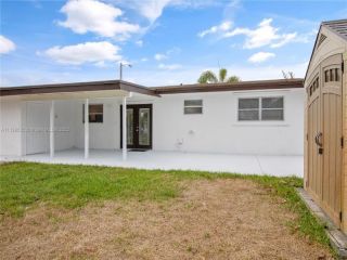 Foreclosed Home - 8370 TAFT ST, 33024