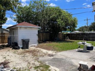 Foreclosed Home - 6413 JOHNSON ST, 33024