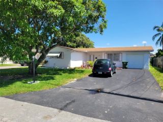 Foreclosed Home - 7660 NW 14TH ST, 33024