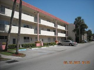 Foreclosed Home - 211 S HOLLYBROOK DR APT 302, 33025