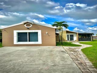 Foreclosed Home - 2420 SW 86TH TER, 33025