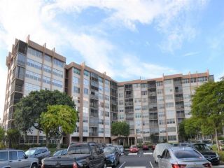 Foreclosed Home - 1000 Saint Charles Place Apt 222, 33026