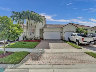 Foreclosed Home - 2600 SW 189TH AVE, 33029