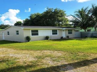 Foreclosed Home - 1360 NW 9TH ST, 33030