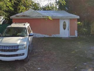 Foreclosed Home - 1013 NE 5TH AVE, 33030