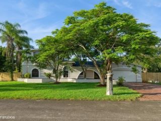 Foreclosed Home - 15880 SW 283RD ST, 33033