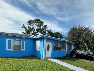 Foreclosed Home - 2380 NW 155TH ST, 33054