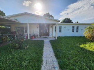Foreclosed Home - 16051 NW 18TH PL, 33054