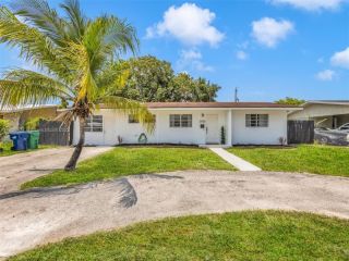 Foreclosed Home - 3935 NW 176TH ST, 33055