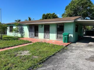Foreclosed Home - 20432 NW 43RD CT, 33055