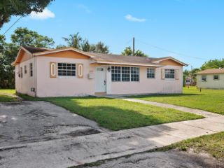 Foreclosed Home - 21121 NW 31ST AVE, 33056