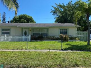 Foreclosed Home - 1640 NW 2ND AVE, 33060