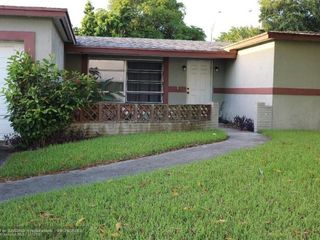 Foreclosed Home - 8001 NW 3RD PL, 33063