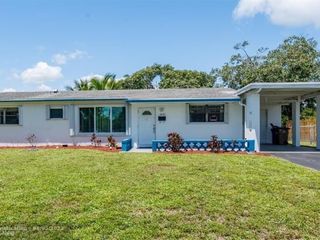 Foreclosed Home - 3841 NW 3RD AVE, 33064
