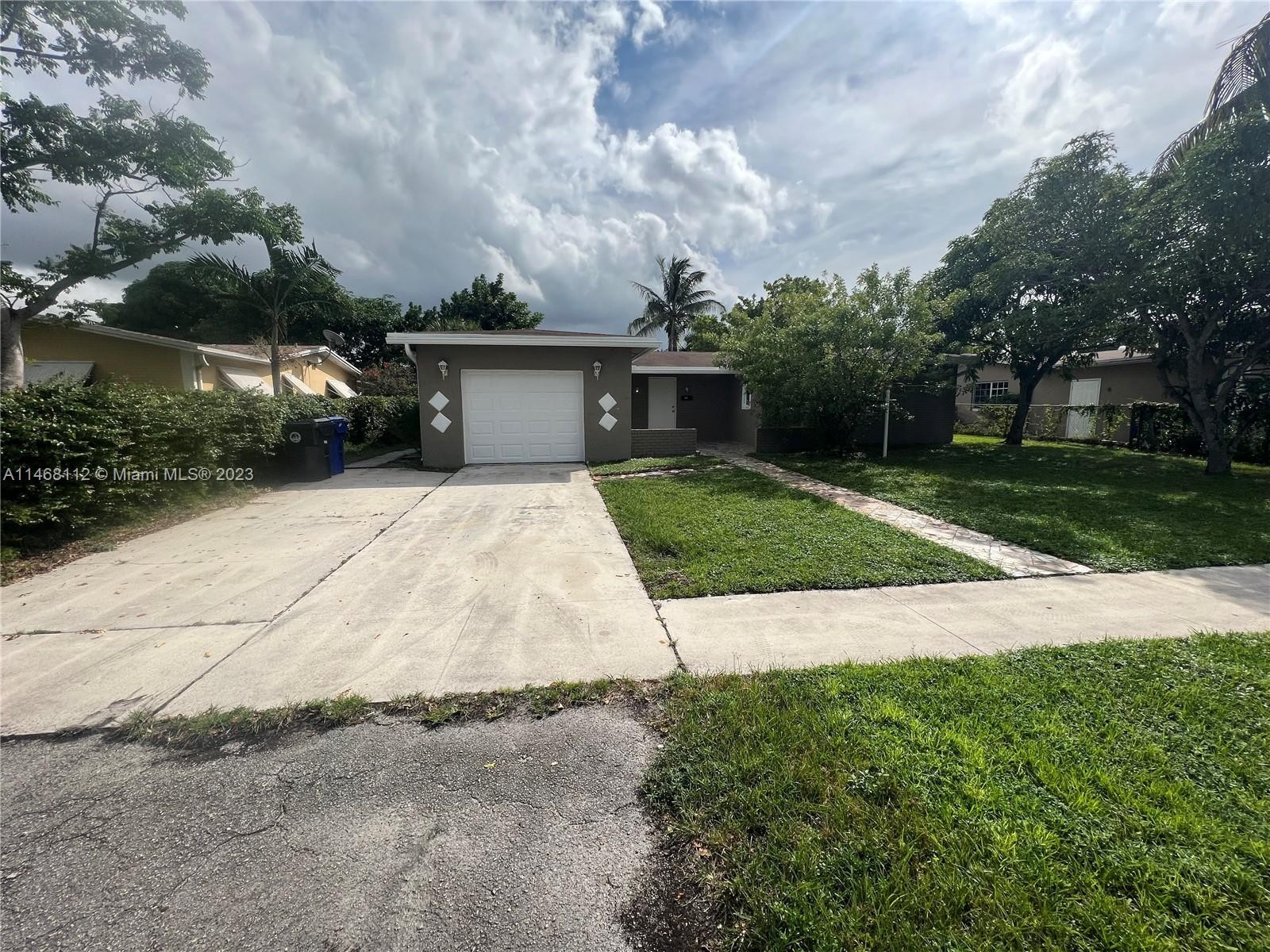 Foreclosed Home - 6820 SW 7TH CT, 33068