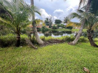 Foreclosed Home - 7530 SW 8TH CT, 33068