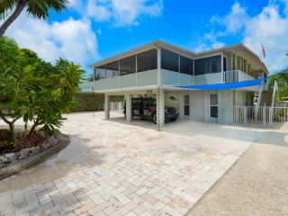 Foreclosed Home - 133 OCEAN DR, 33070