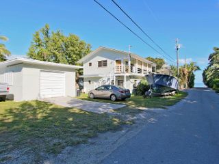Foreclosed Home - 203 TARPON ST, 33070