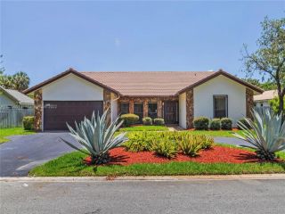 Foreclosed Home - 8924 NW 3RD CT, 33071