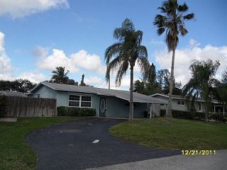 Foreclosed Home - 4901 NW 76TH PL, 33073
