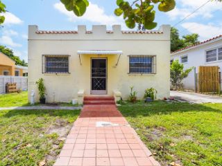 Foreclosed Home - 136 NW 25TH AVE, 33125
