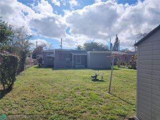 Foreclosed Home - 75 NW 52ND ST, 33127