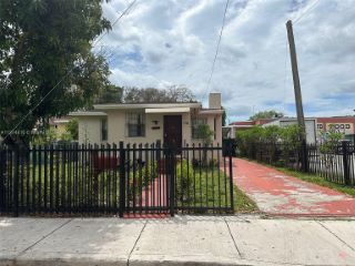 Foreclosed Home - 178 NW 33RD ST, 33127