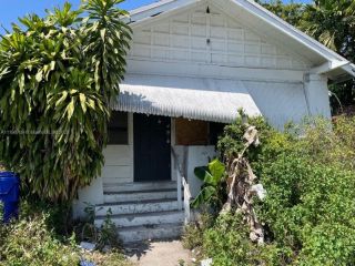 Foreclosed Home - 1121 NW 2ND ST, 33128