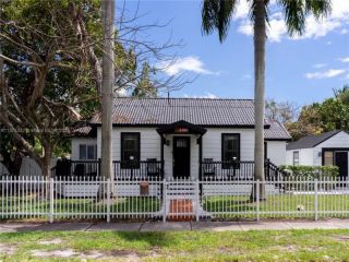 Foreclosed Home - 2400 SW 25TH TER, 33133