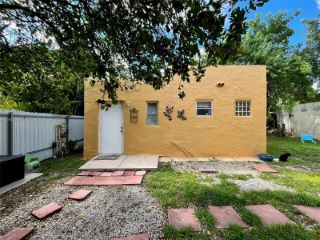 Foreclosed Home - 1424 SW 11TH ST, 33135