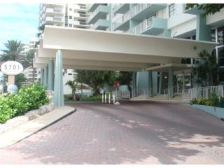 Foreclosed Home - 5701 COLLINS AVE APT 615, 33140