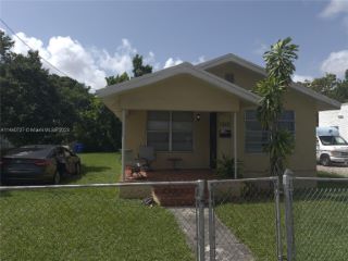 Foreclosed Home - 1252 NW 45TH ST, 33142