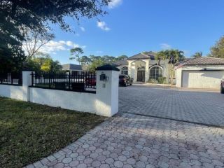 Foreclosed Home - 8625 SW 58TH ST, 33143